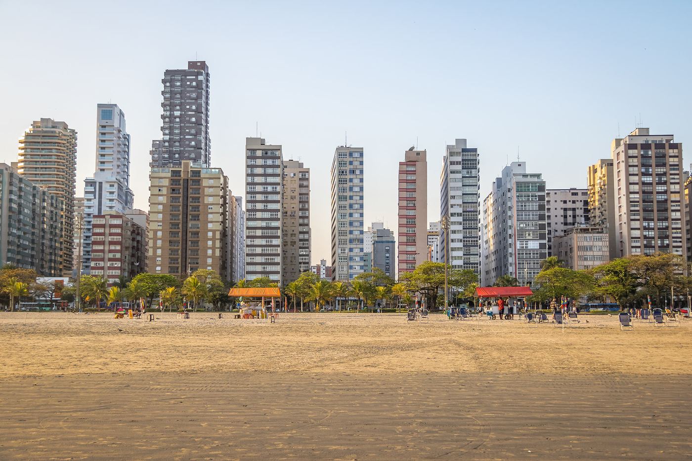 Edifícios na praia de Santos